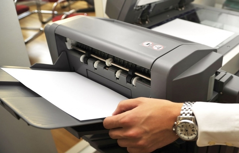Modificarea hârtiei în imprimantă