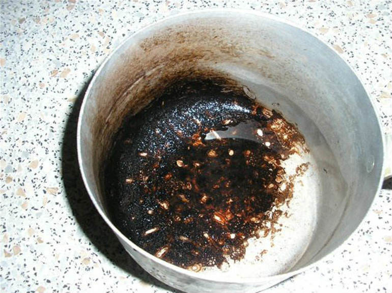 How to clean a pan of burnt jam