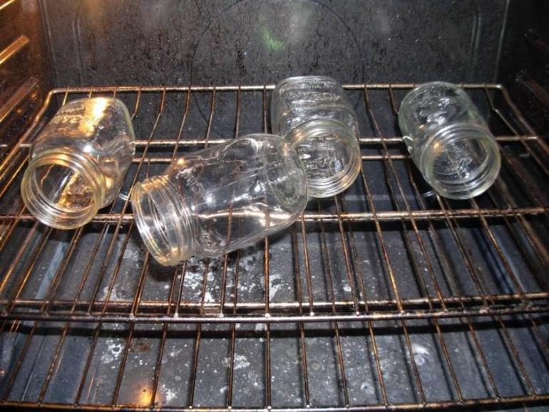 Frigideiras em um forno a gás