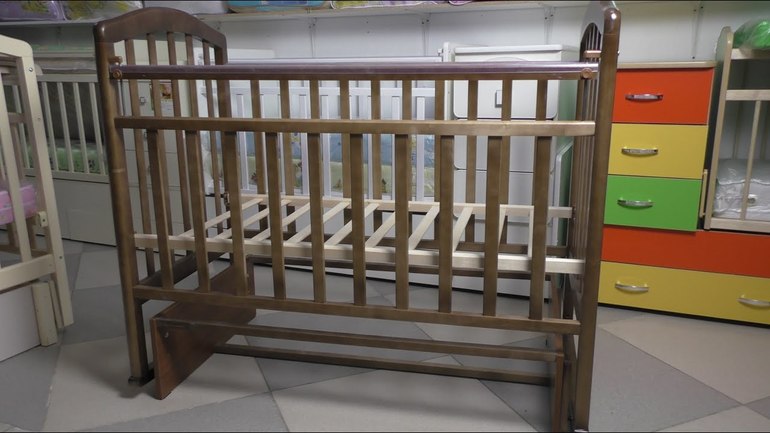 How to assemble a crib