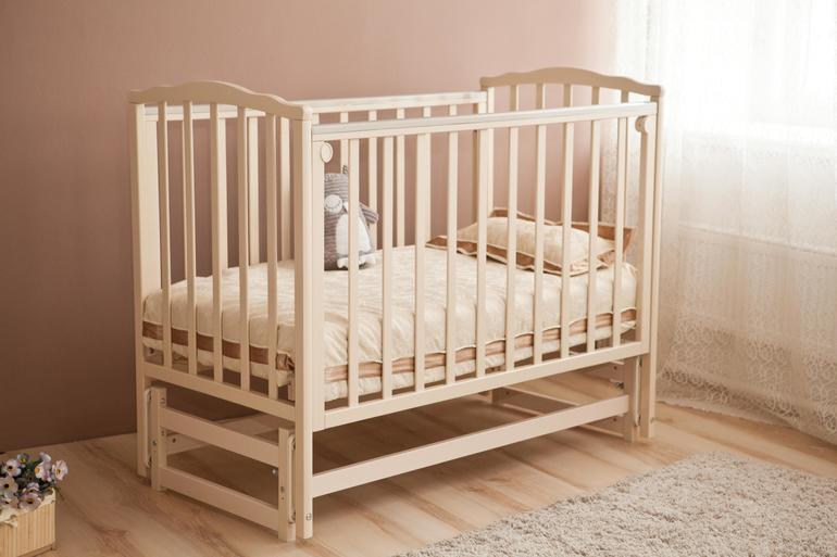 Pendulum bed for newborns