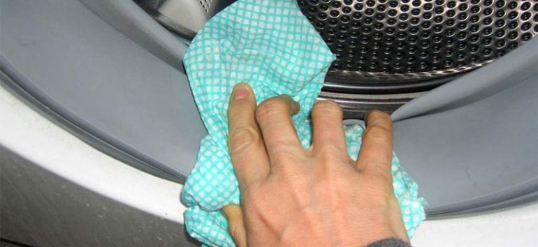 Hur man lätt kan bli av med lukten i tvättmaskinen