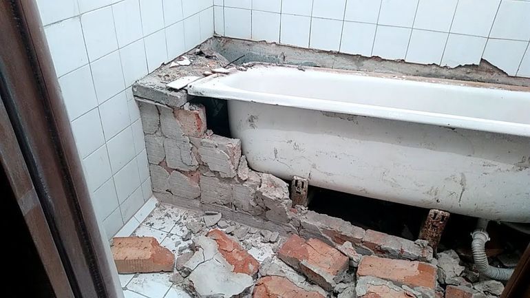 Seno vonios kambario pašalinimas