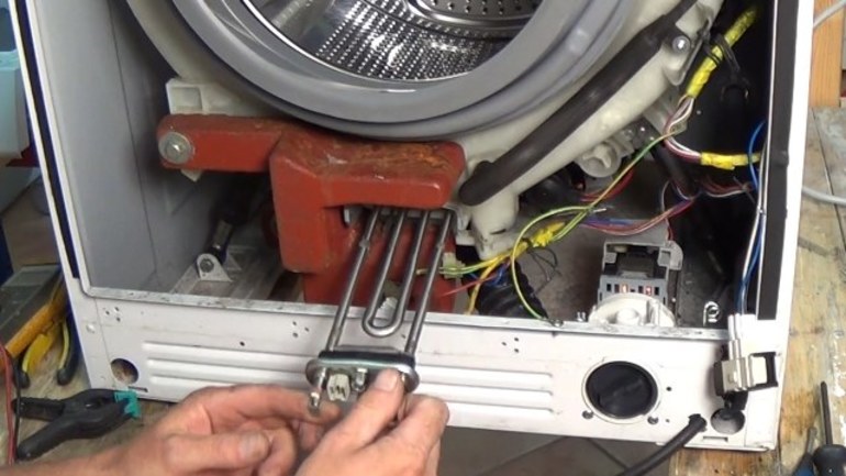 Aquecedor elétrico tubular em uma máquina de lavar roupa Samsung