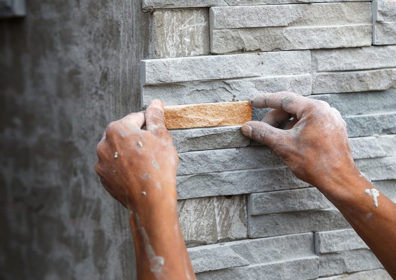 Jak położyć kamienny mur